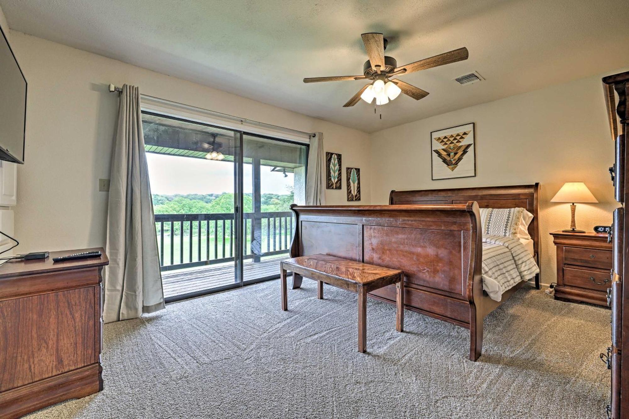 Modern Lakeside Golf Course Retreat With Deck! Canyon Lake Exterior photo